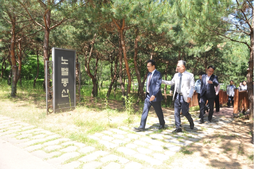 이재호 연수구청장이 지성과 품격이 스며드는 일등 교육 연수 구현을 위해 지난 4일 인천포스코고등학교를 시작으로 이달 26일까지 지역 내 32개 초·중·고등학교를 현장 방문한다